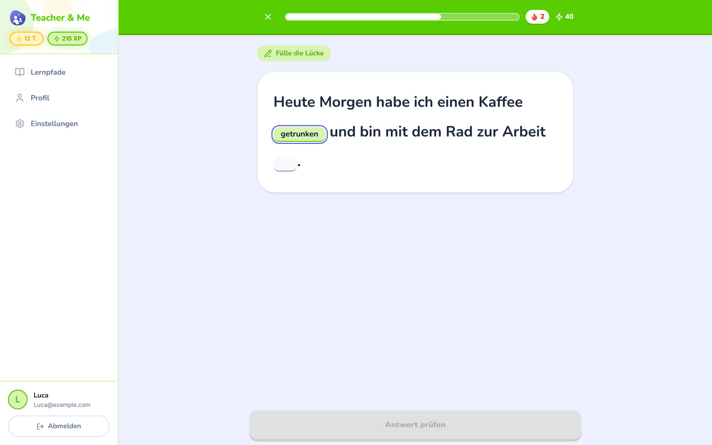 Fill in the blank on desktop: A sentence with two gaps, the first one typed in. Interface in German, invented demo data.