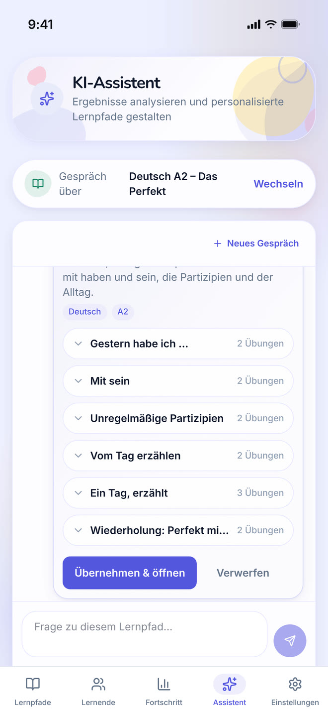 Assistant on phone: The assistant answering a question about a path and proposing a lesson to add, with an approve control. Interface in German, invented demo data.