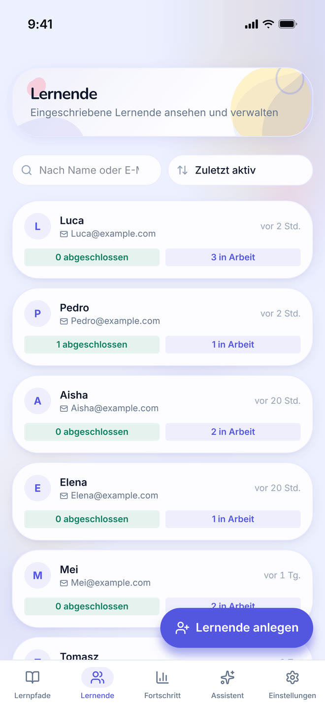 Students on phone: The tutor’s roster: every student they teach, in one searchable list. Interface in German, invented demo data.