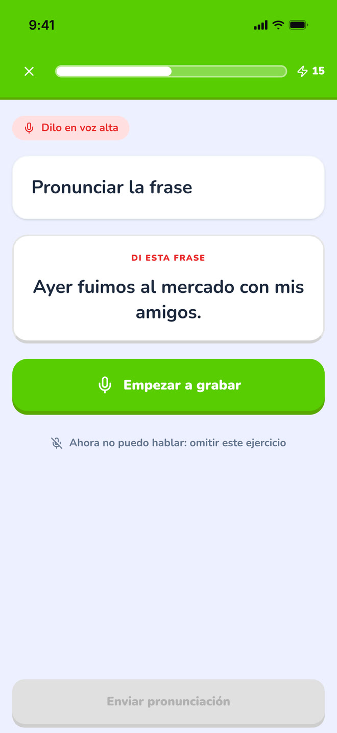 Pronunciation on phone: The pronunciation exercise at rest, before recording. Interface in Spanish, invented demo data.
