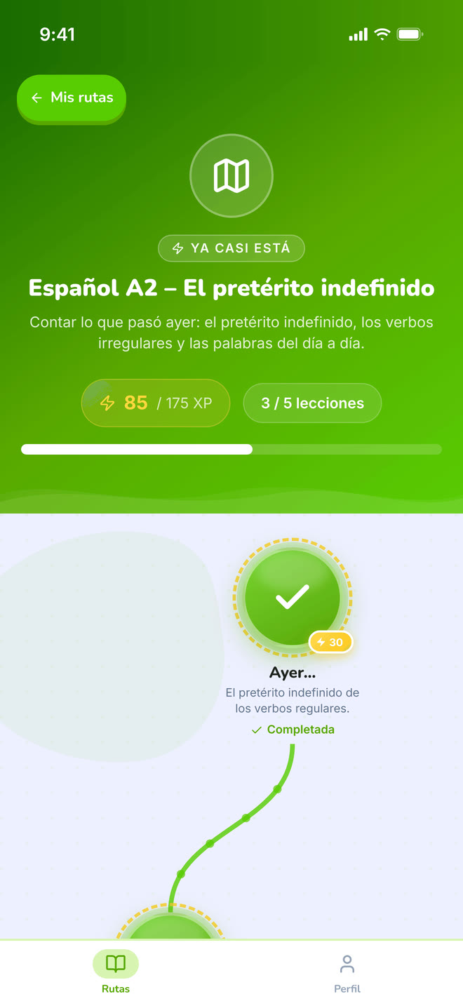 Path header on phone: The top of one path: its title, XP and progress, above the map. Interface in Spanish, invented demo data.