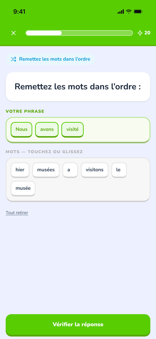 Sentence tiles on phone: The tile builder mid-answer: a sentence being assembled word by word. Interface in French, invented demo data.