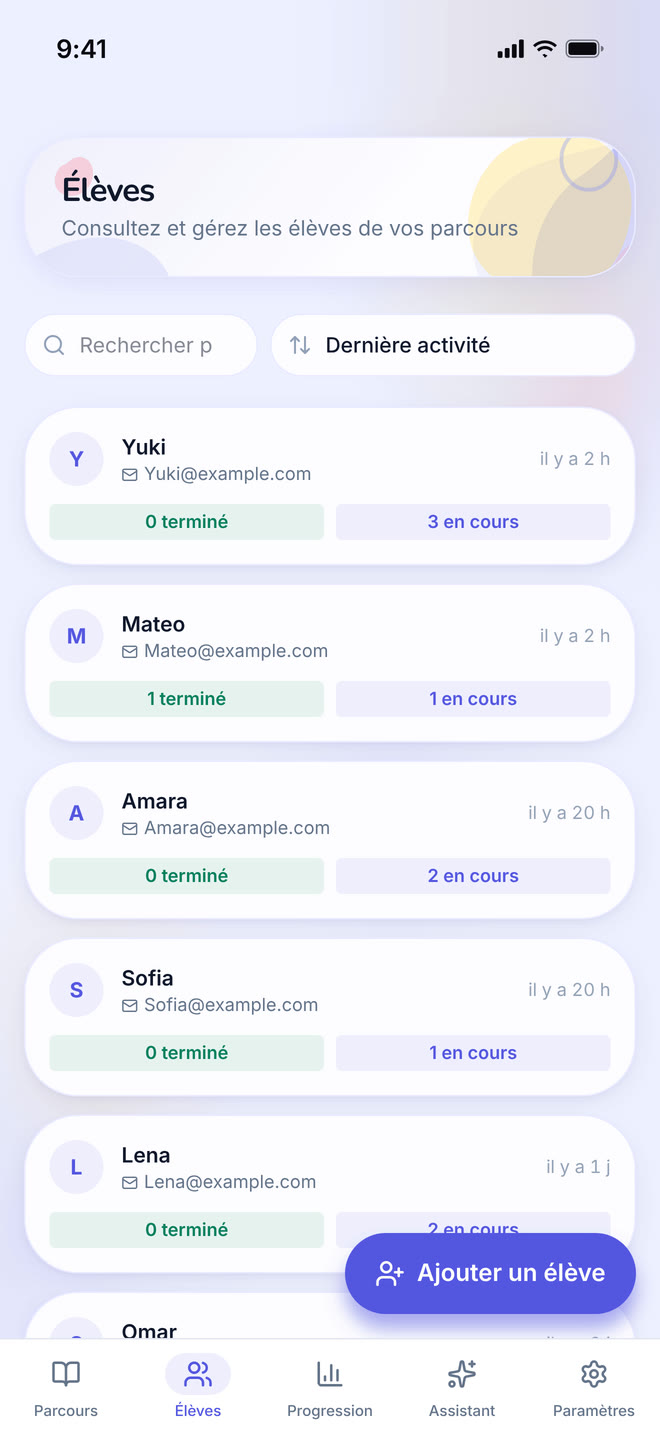 Students on phone: The tutor’s roster: every student they teach, in one searchable list. Interface in French, invented demo data.